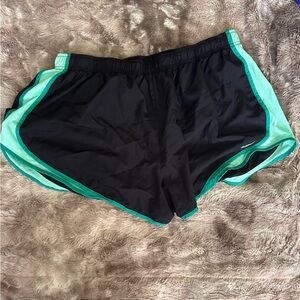 Nike Women’s Dri-FIT Tempo Short